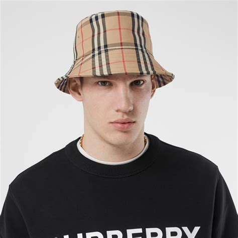 Burberry bucket hat